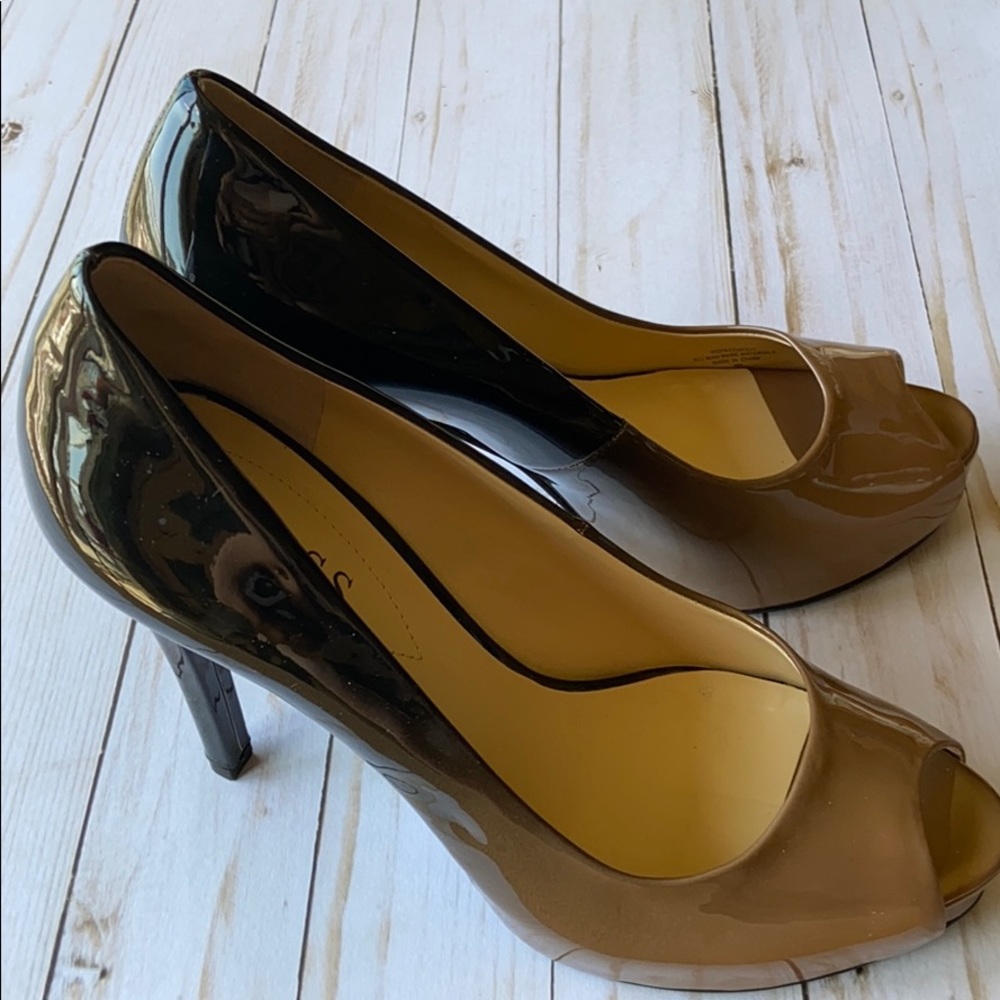 GUESS ~ new, ombre, patent platforms size 8 👠